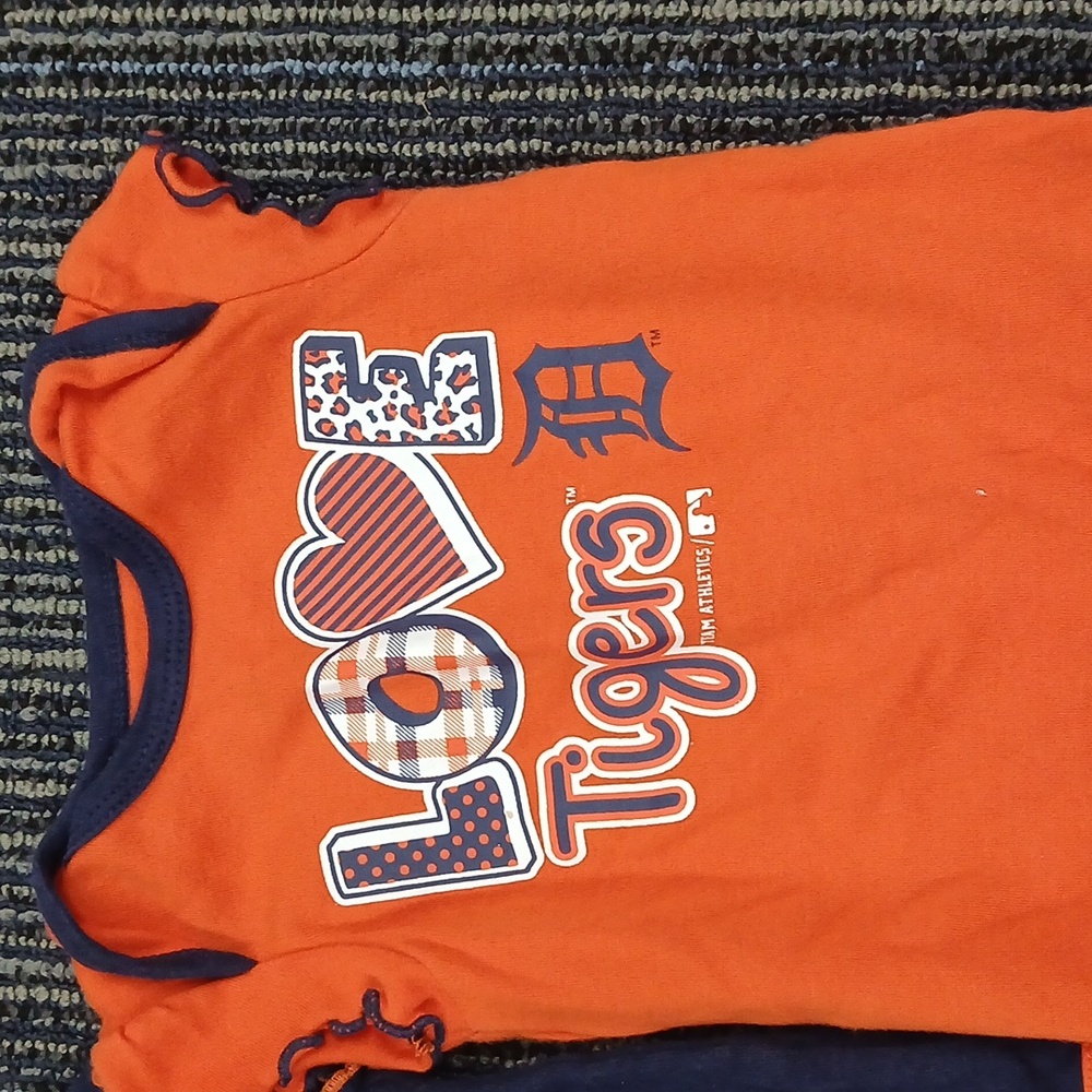 Genuine Merchandise Detroit Tigers Set Onesie Bodysuits  0-3 Months - Picture 3 of 6